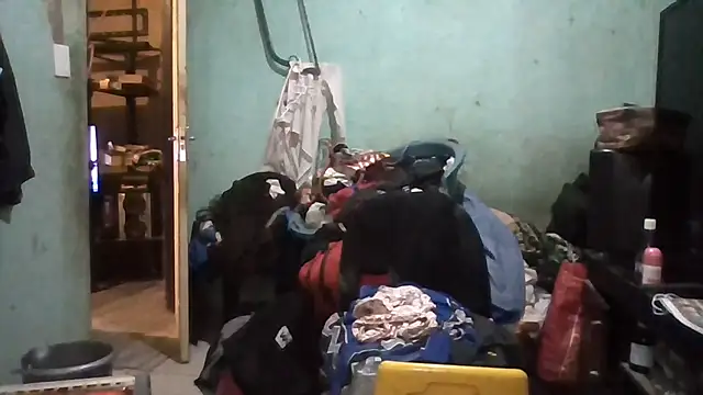 Snapshot of Nicky52 chatting on 15, 12, 2025 Nicky52 online show from 15, 12, 2025