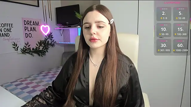 Snapshot of LiaWoow chatting on 13, 10, 2025 LiaWoow online show from 13, 10, 2025