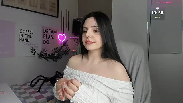 Snapshot of LiaWoow chatting on 9, 11, 2025 LiaWoow online show from 9, 11, 2025