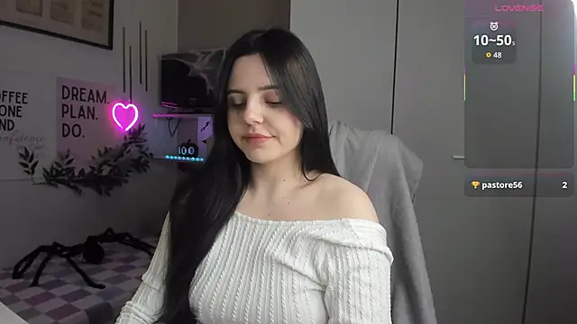 Snapshot of LiaWoow chatting on 10, 11, 2025 LiaWoow online show from 10, 11, 2025