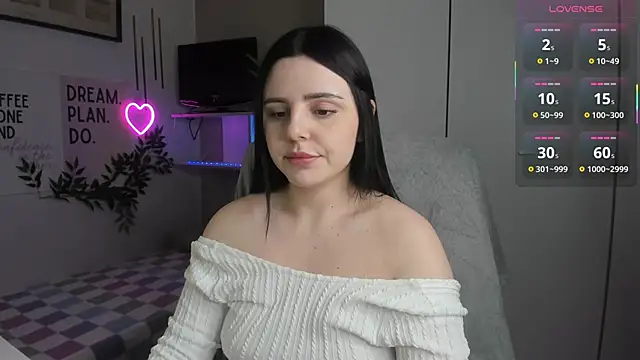 Snapshot of LiaWoow chatting on 11, 11, 2025 LiaWoow online show from 11, 11, 2025