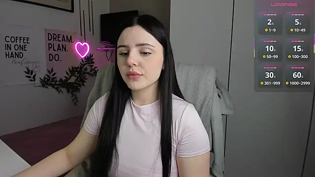 Snapshot of LiaWoow chatting on 18, 11, 2025 LiaWoow online show from 18, 11, 2025