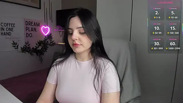 Snapshot of LiaWoow chatting on 21, 11, 2025 LiaWoow online show from 21, 11, 2025