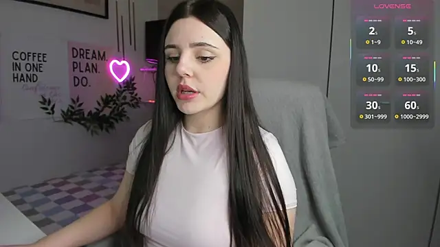 Snapshot of LiaWoow chatting on 14, 12, 2025 LiaWoow online show from 14, 12, 2025