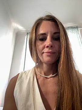 Snapshot of LucieMack chatting on 10, 9, 2025 LucieMack online show from 10, 9, 2025