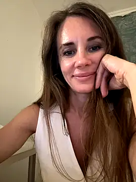 Snapshot of LucieMack chatting on 10, 9, 2025 LucieMack online show from 10, 9, 2025