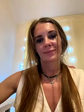 Snapshot of LucieMack chatting on 11, 9, 2025 LucieMack online show from 11, 9, 2025