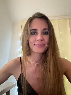 Snapshot of LucieMack chatting on 26, 9, 2025 LucieMack online show from 26, 9, 2025