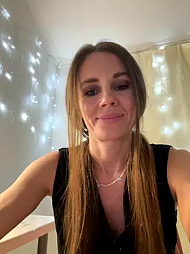 Snapshot of LucieMack chatting on 30, 9, 2025 LucieMack online show from 30, 9, 2025