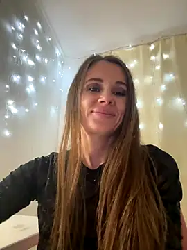 Snapshot of LucieMack chatting on 13, 10, 2025 LucieMack online show from 13, 10, 2025