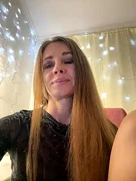 Snapshot of LucieMack chatting on 15, 10, 2025 LucieMack online show from 15, 10, 2025