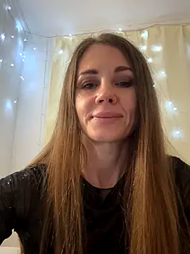 Snapshot of LucieMack chatting on 16, 10, 2025 LucieMack online show from 16, 10, 2025