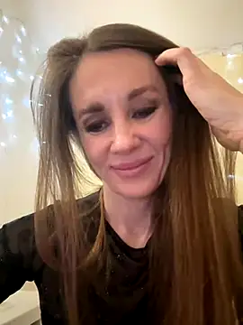 Snapshot of LucieMack chatting on 29, 10, 2025 LucieMack online show from 29, 10, 2025