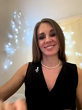 Snapshot of LucieMack chatting on 3, 11, 2025 LucieMack online show from 3, 11, 2025