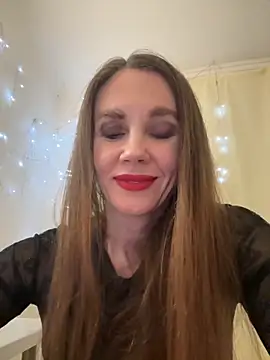 Snapshot of LucieMack chatting on 26, 11, 2025 LucieMack online show from 26, 11, 2025