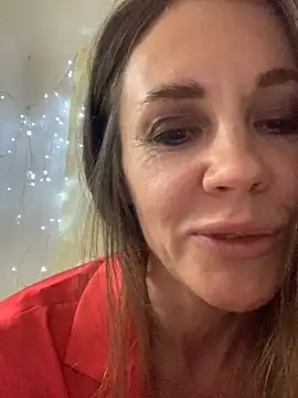 Snapshot of LucieMack chatting on 28, 11, 2025 LucieMack online show from 28, 11, 2025