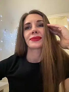 Snapshot of LucieMack chatting on 2, 12, 2025 LucieMack online show from 2, 12, 2025