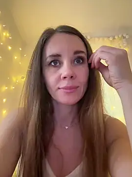 LucieMack online show from 1, 2, 2026