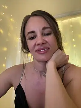 Snapshot of LucieMack chatting on 15, 6, 2026 LucieMack online show from 15, 6, 2026