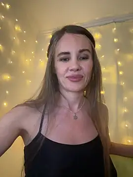 Snapshot of LucieMack chatting on 22, 6, 2026 LucieMack online show from 22, 6, 2026