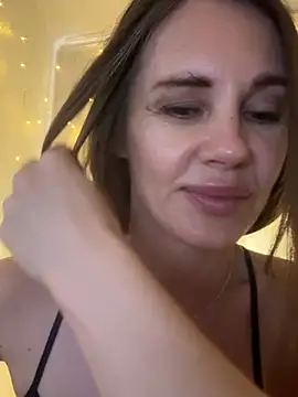 Snapshot of LucieMack chatting on 23, 6, 2026 LucieMack online show from 23, 6, 2026