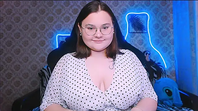 InLoveWithLife26 online show from 4, 10, 2025