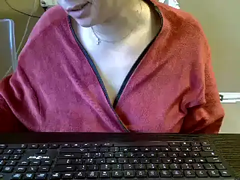 Snapshot of ITALIANASISIXX chatting on 15, 10, 2025 ITALIANASISIXX online show from 15, 10, 2025