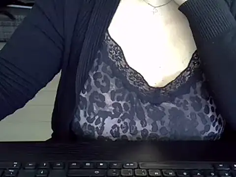 Snapshot of ITALIANASISIXX chatting on 17, 5, 2026 ITALIANASISIXX online show from 17, 5, 2026