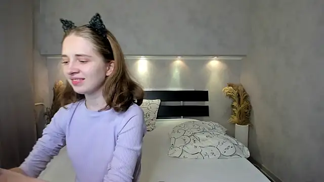 Camilla Kelly online show from 4, 10, 2025