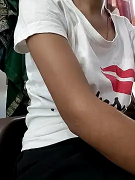 Snapshot of Ruhi_07 chatting on 25, 9, 2025 Ruhi 07 online show from 25, 9, 2025
