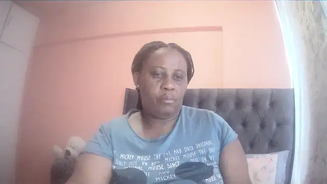 HUGEASSXXXXX online show from 18, 3, 2026