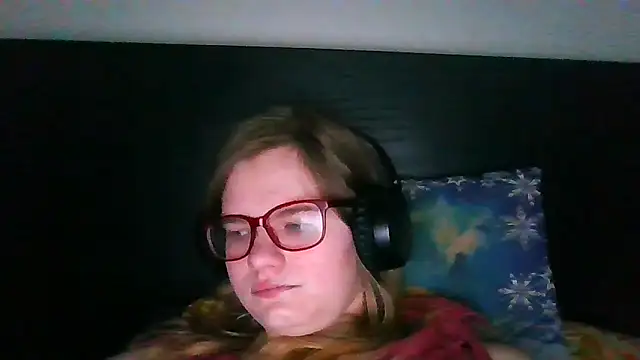Snapshot of Moonolighta chatting on 13, 10, 2025 Moonolighta online show from 13, 10, 2025