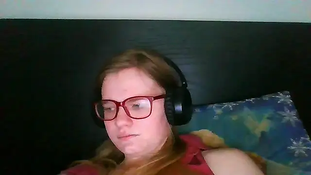 Snapshot of Moonolighta chatting on 14, 10, 2025 Moonolighta online show from 14, 10, 2025
