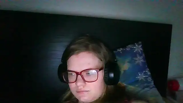 Snapshot of Moonolighta chatting on 2, 11, 2025 Moonolighta online show from 2, 11, 2025