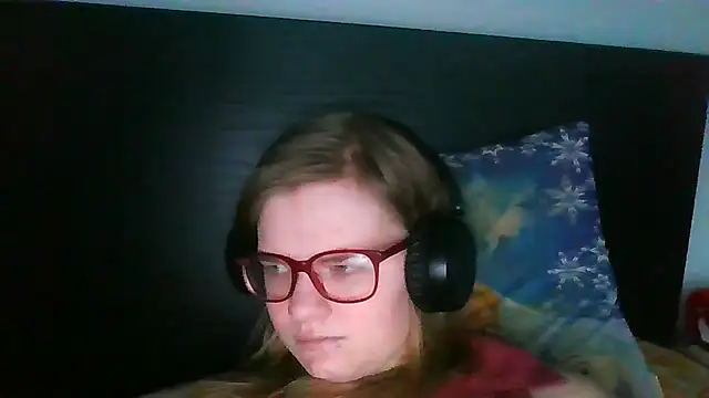 Snapshot of Moonolighta chatting on 5, 11, 2025 Moonolighta online show from 5, 11, 2025