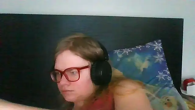 Snapshot of Moonolighta chatting on 6, 11, 2025 Moonolighta online show from 6, 11, 2025