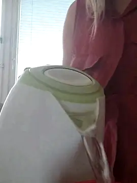 Snapshot of Moonolighta chatting on 12, 11, 2025 Moonolighta online show from 12, 11, 2025