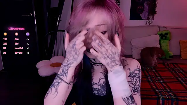 Lollyshy online show from 10, 11, 2025