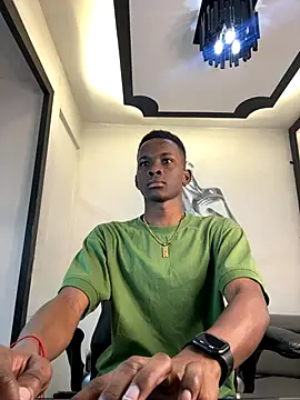 Snapshot of Brycce_santos chatting on 8, 10, 2025 Brycce santos online show from 8, 10, 2025