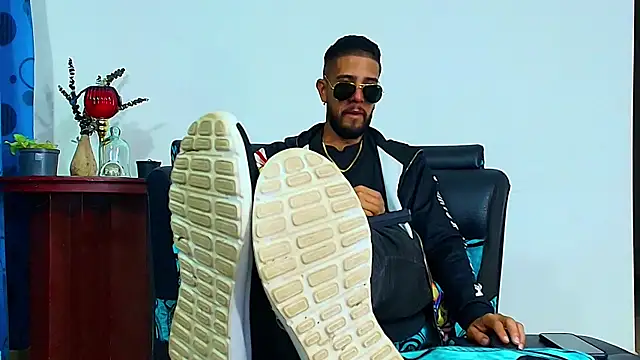 Snapshot of DaveSoldier chatting on 12, 10, 2025 DaveSoldier online show from 12, 10, 2025