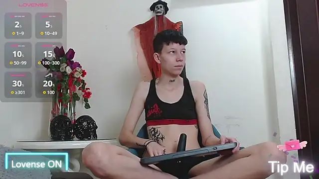 Snapshot of LiamBrown09 chatting on 13, 10, 2025 LiamBrown09 online show from 13, 10, 2025