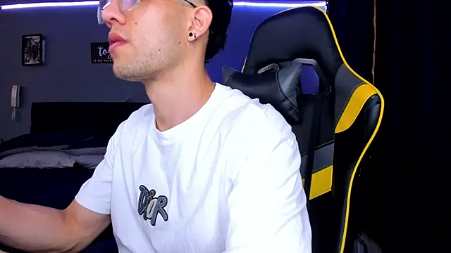 Snapshot of alexgiraldo__ chatting on 24, 9, 2025 alexgiraldo online show from 24, 9, 2025