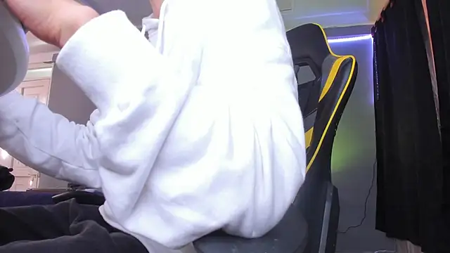 Snapshot of alexgiraldo__ chatting on 2, 10, 2025 alexgiraldo online show from 2, 10, 2025