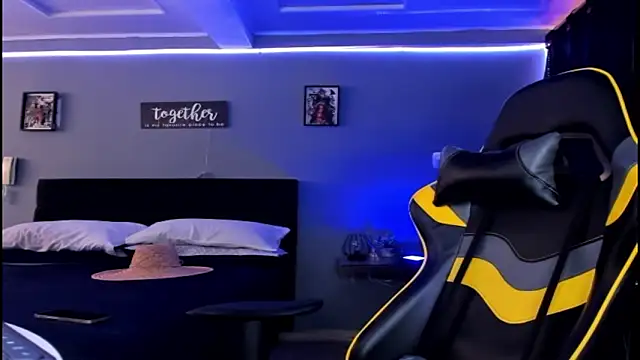 Snapshot of alexgiraldo__ chatting on 9, 10, 2025 alexgiraldo online show from 9, 10, 2025