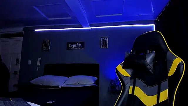 Snapshot of alexgiraldo__ chatting on 13, 10, 2025 alexgiraldo online show from 13, 10, 2025