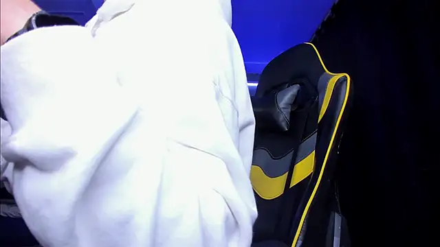 Snapshot of alexgiraldo__ chatting on 20, 10, 2025 alexgiraldo online show from 20, 10, 2025