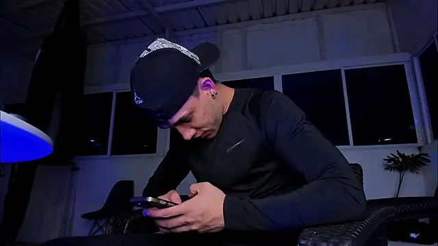 Snapshot of alexgiraldo__ chatting on 22, 10, 2025 alexgiraldo online show from 22, 10, 2025