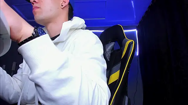 Snapshot of alexgiraldo__ chatting on 23, 10, 2025 alexgiraldo online show from 23, 10, 2025