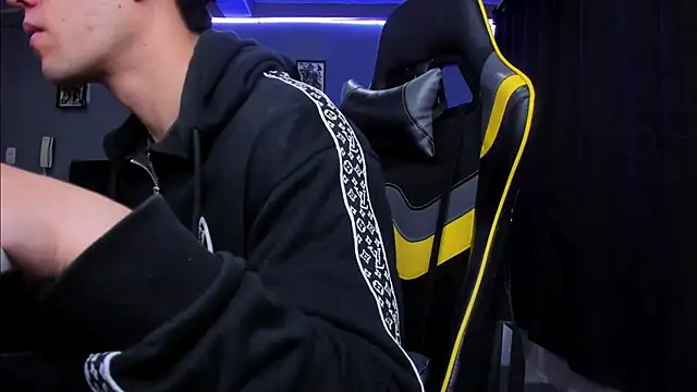 Snapshot of alexgiraldo__ chatting on 24, 10, 2025 alexgiraldo online show from 24, 10, 2025