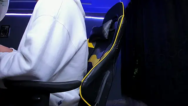 Snapshot of alexgiraldo__ chatting on 27, 10, 2025 alexgiraldo online show from 27, 10, 2025